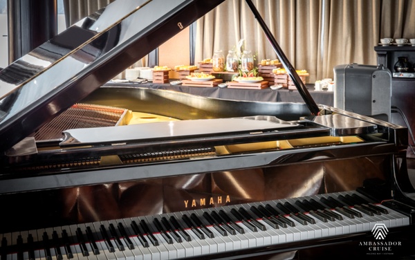 Piano Lounge